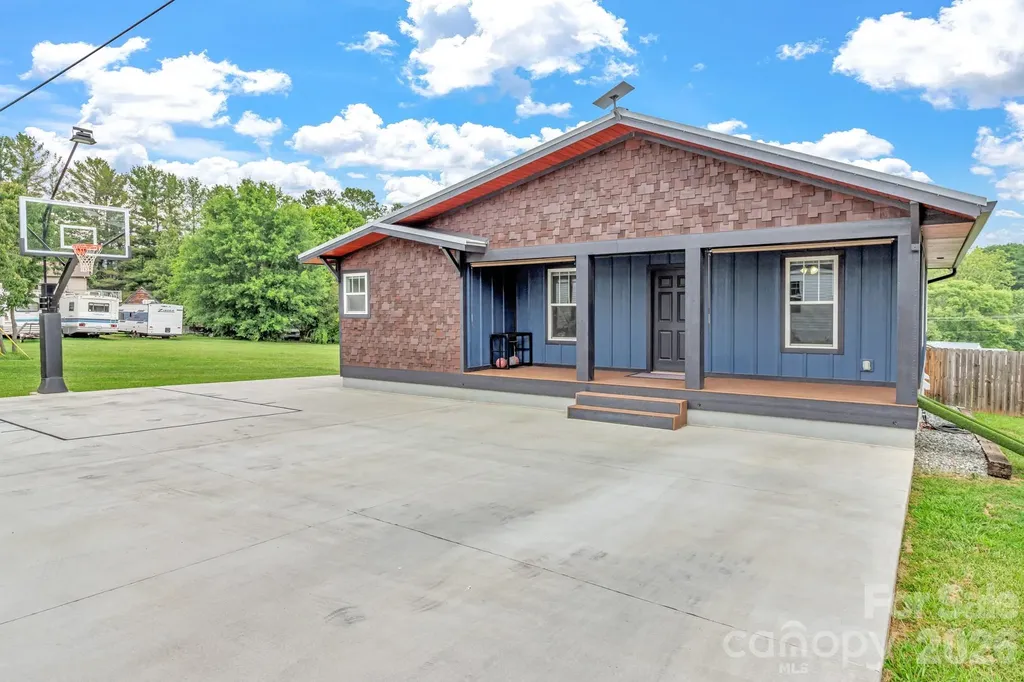 43 Pelzer Street Asheville NC 28804