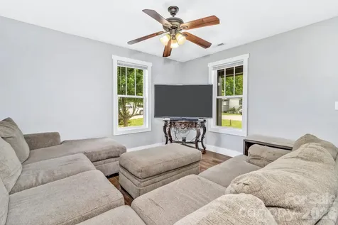 43 Pelzer Street Asheville NC 28804