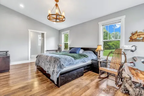 43 Pelzer Street Asheville NC 28804