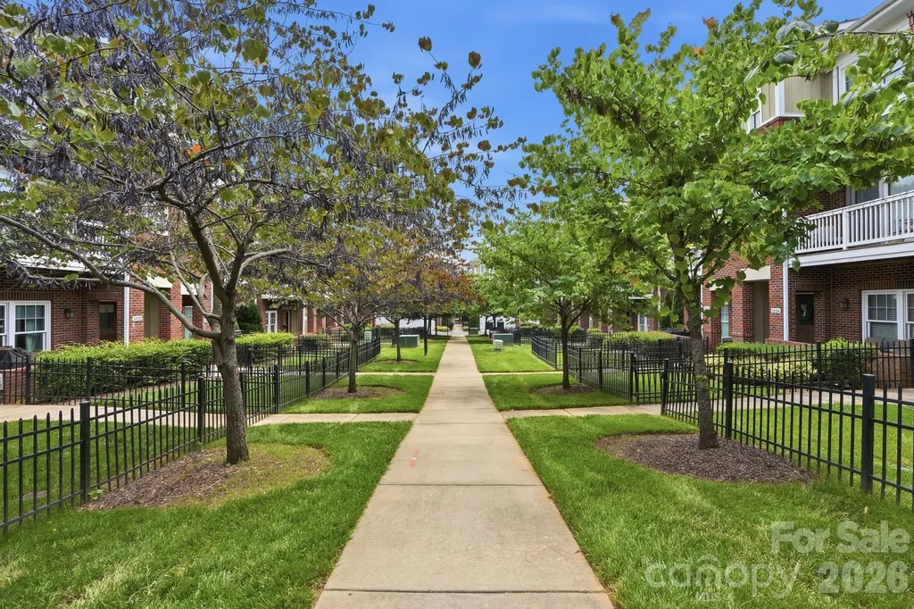 1024 Wesley Park Lane Charlotte NC 28208