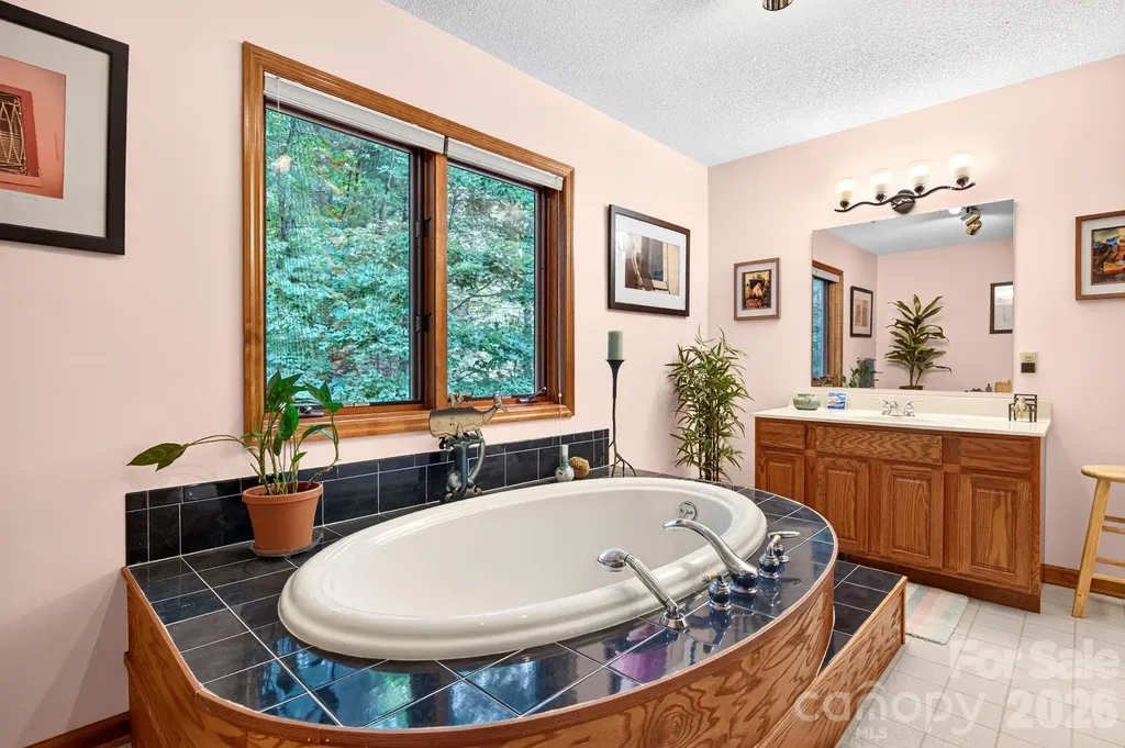 127 Woodburn Drive Swannanoa NC 28778