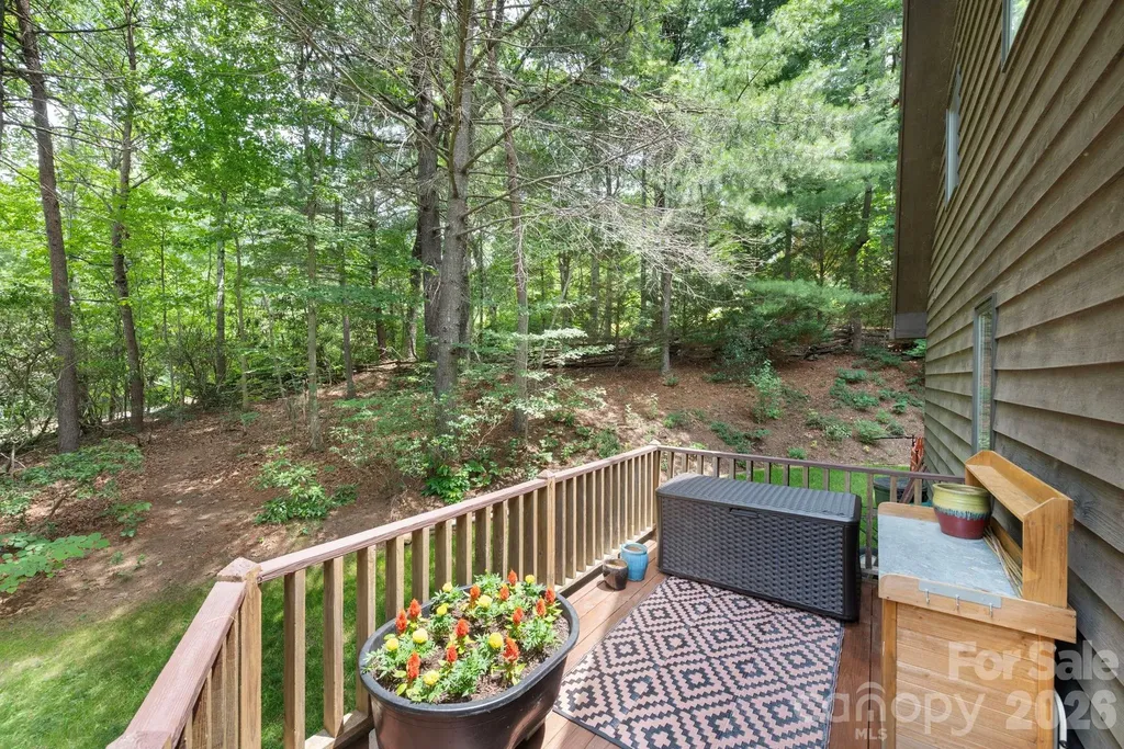 127 Woodburn Drive Swannanoa NC 28778