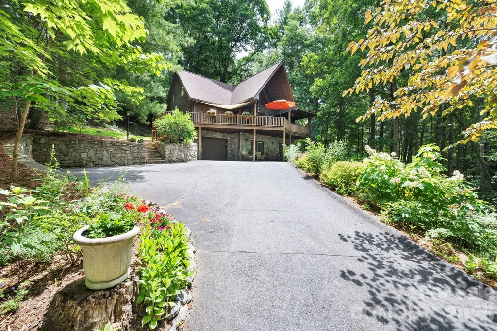 127 Woodburn Drive Swannanoa NC 28778