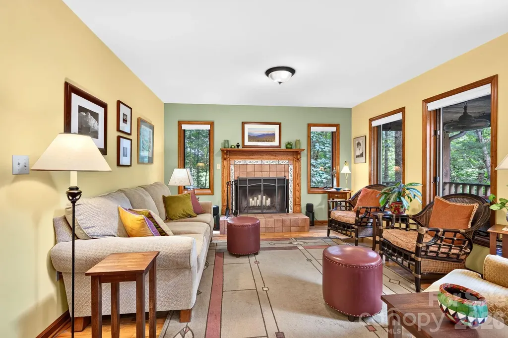 127 Woodburn Drive Swannanoa NC 28778
