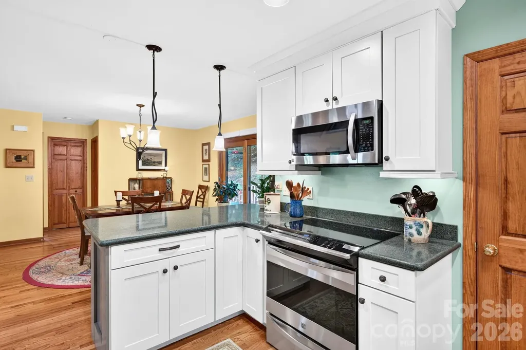127 Woodburn Drive Swannanoa NC 28778