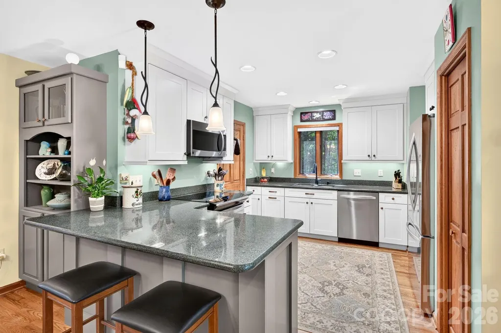 127 Woodburn Drive Swannanoa NC 28778