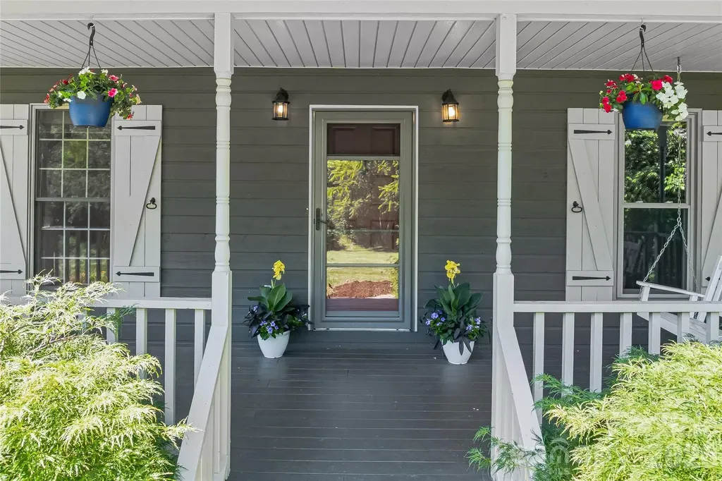 279 Woody Lane Asheville NC 28804