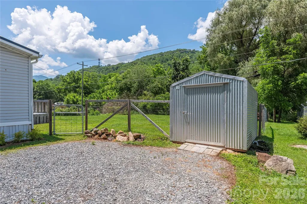 1458 Old Balsam Road Waynesville NC 28786