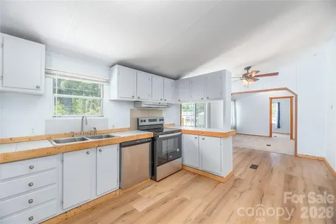 1458 Old Balsam Road Waynesville NC 28786