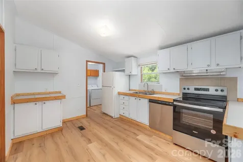 1458 Old Balsam Road Waynesville NC 28786