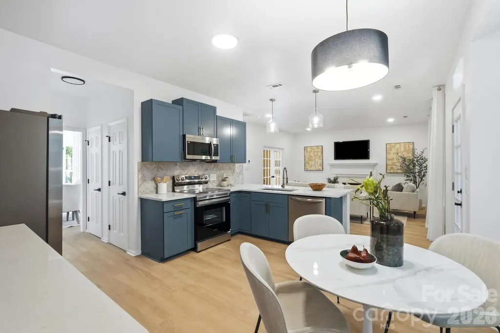 6102 Garamond Court Charlotte NC 28270