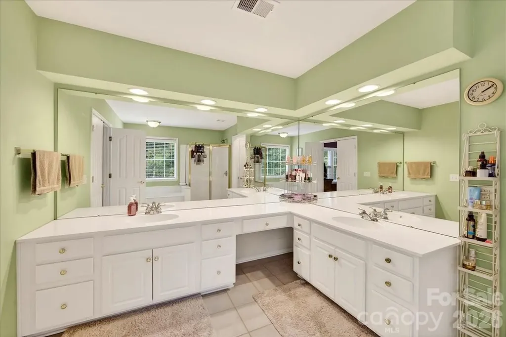 10604 Knight Castle Drive Charlotte NC 28277