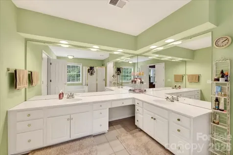 10604 Knight Castle Drive Charlotte NC 28277