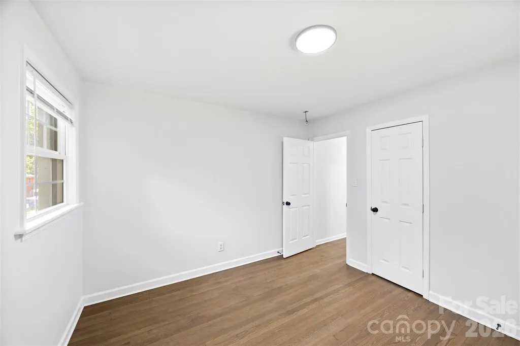 1047 White Plains Road Charlotte NC 28213