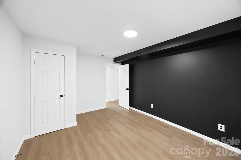 1047 White Plains Road Charlotte NC 28213