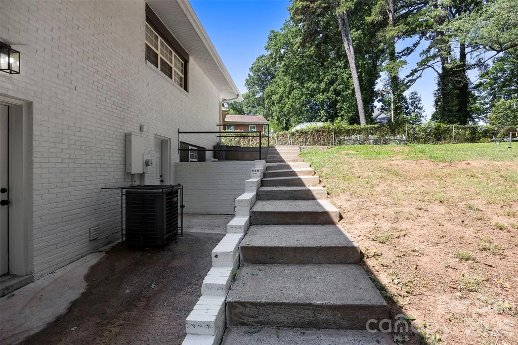 1047 White Plains Road Charlotte NC 28213
