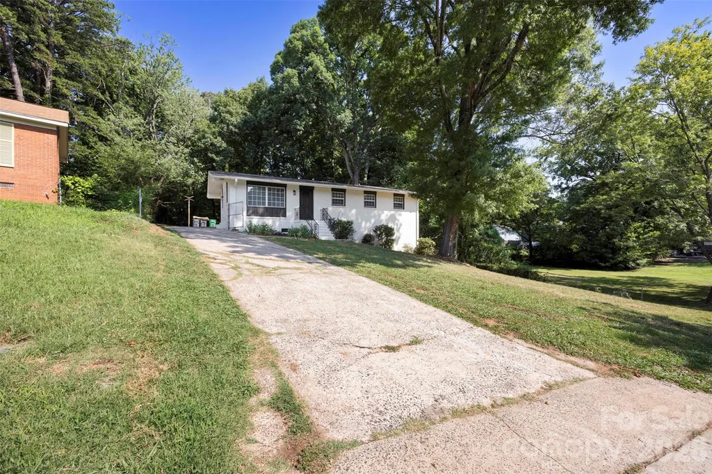 1047 White Plains Road Charlotte NC 28213