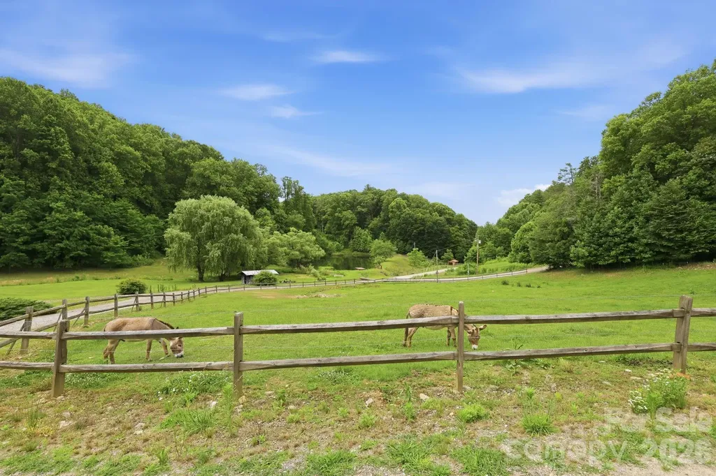 570 Rugged Top Road Waynesville NC 28785