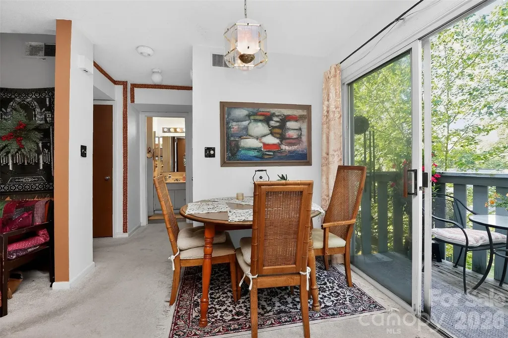 1906 Meadowlark Lane Charlotte NC 28210
