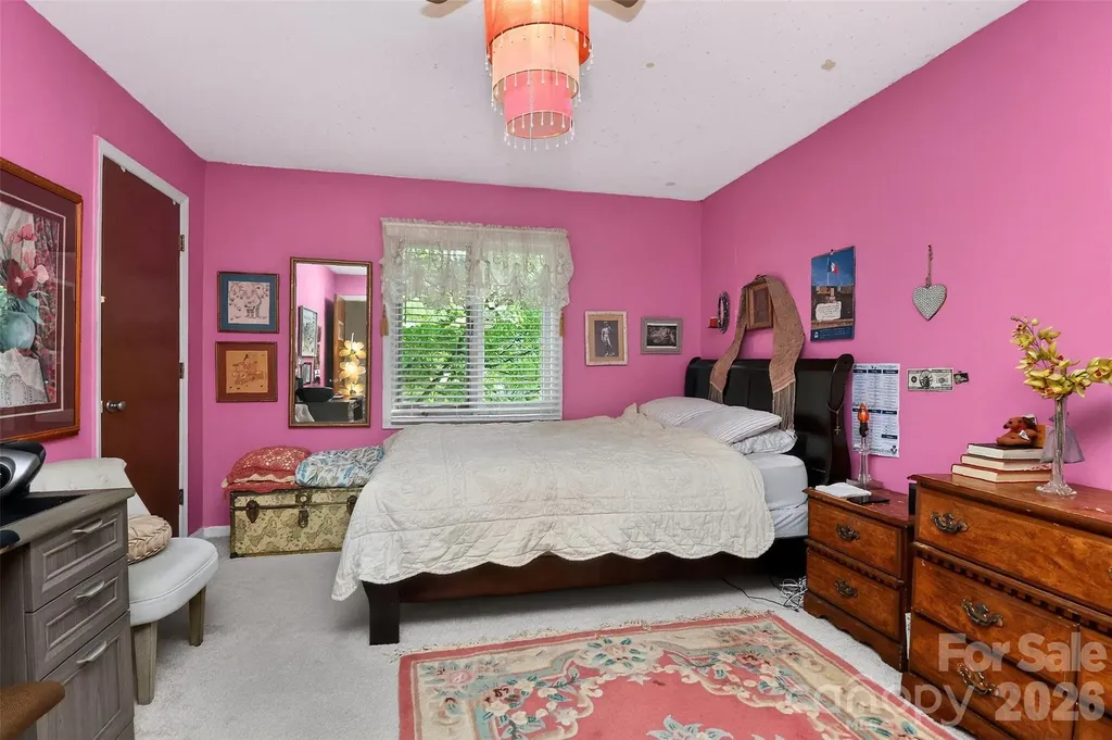 1906 Meadowlark Lane Charlotte NC 28210