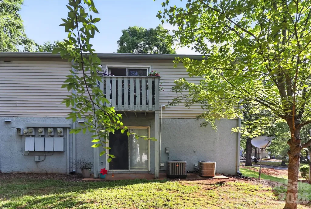 1906 Meadowlark Lane Charlotte NC 28210