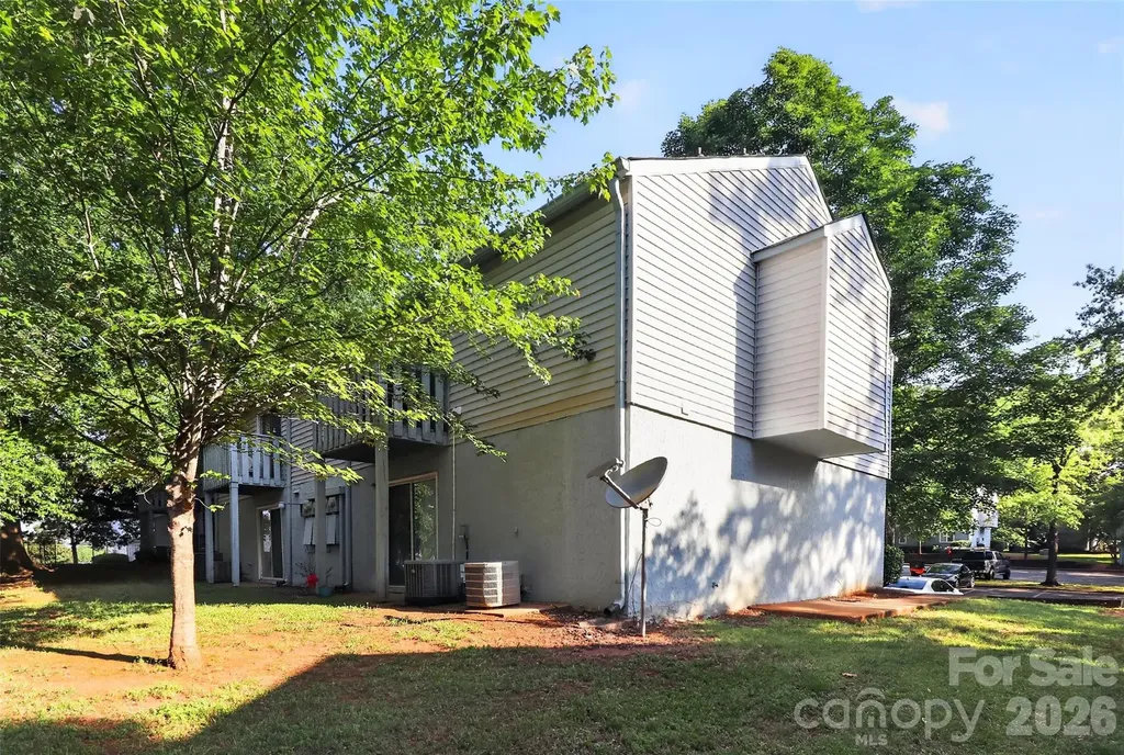1906 Meadowlark Lane Charlotte NC 28210