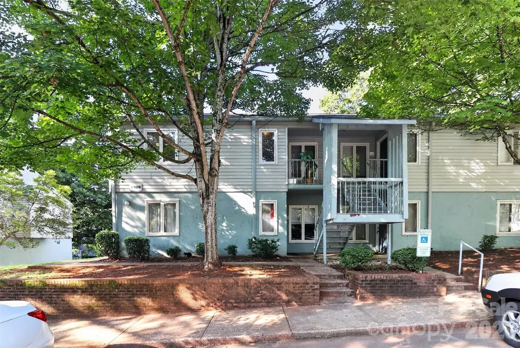 1906 Meadowlark Lane Charlotte NC 28210