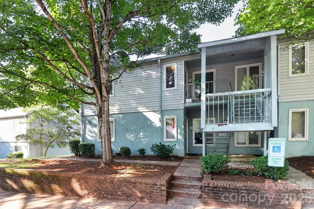 1906 Meadowlark Lane Charlotte NC 28210