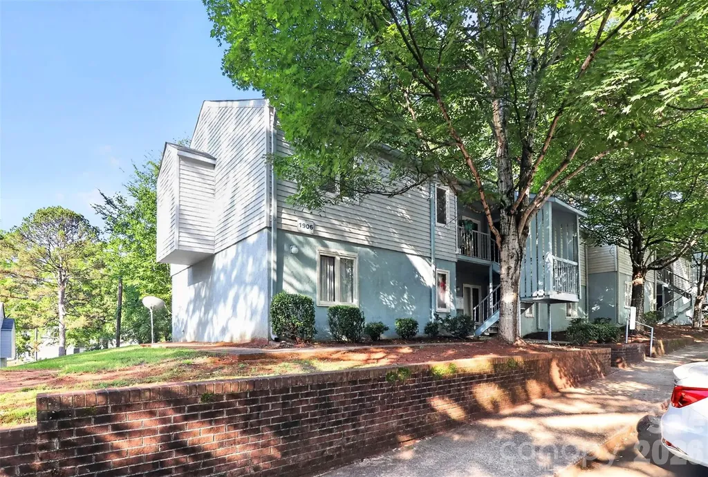 1906 Meadowlark Lane Charlotte NC 28210