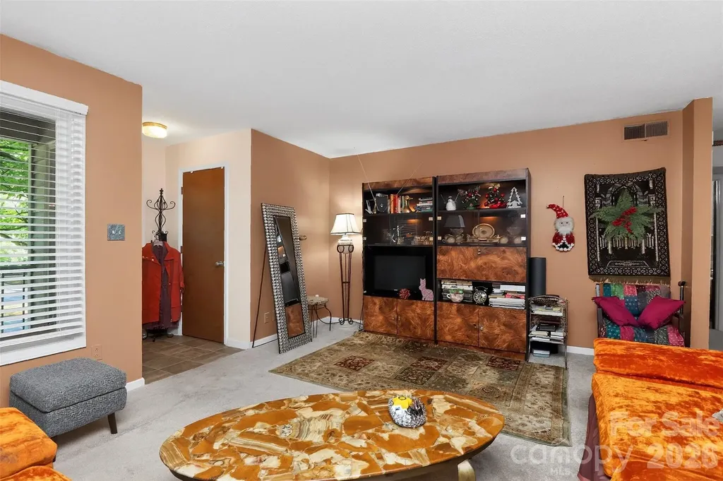 1906 Meadowlark Lane Charlotte NC 28210