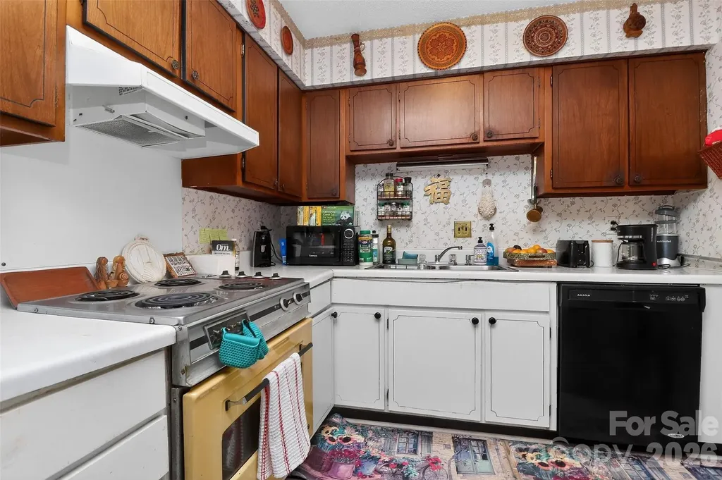 1906 Meadowlark Lane Charlotte NC 28210