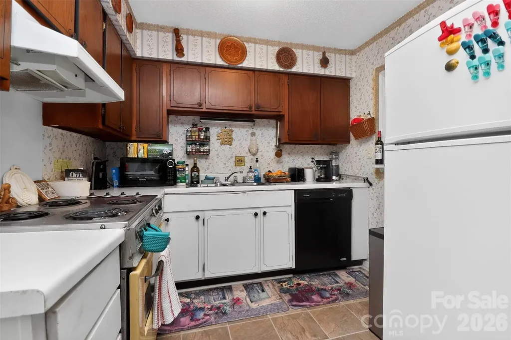 1906 Meadowlark Lane Charlotte NC 28210