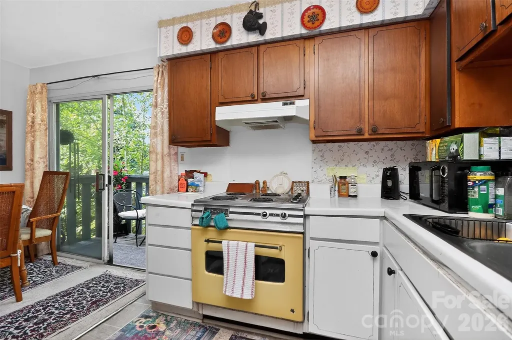 1906 Meadowlark Lane Charlotte NC 28210