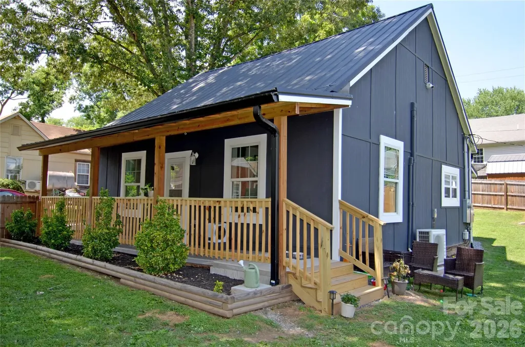Marion NC, 120 7TH Street, Unit 20