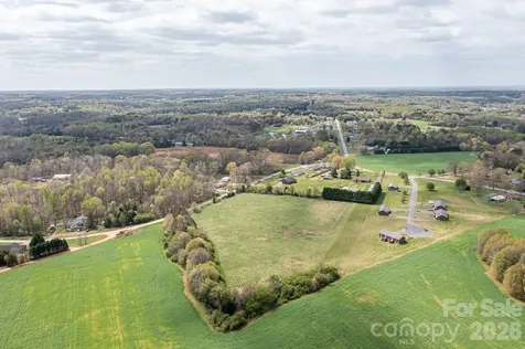 1727 Boggs Road Claremont NC 28610