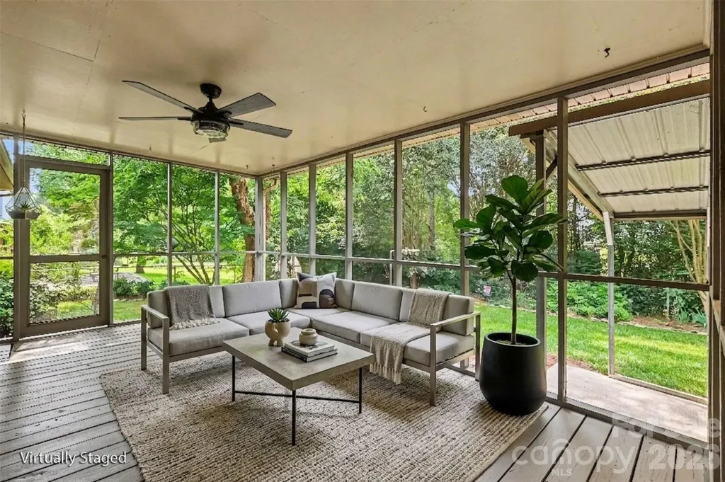 2143 Knickerbocker Drive Charlotte NC 28212