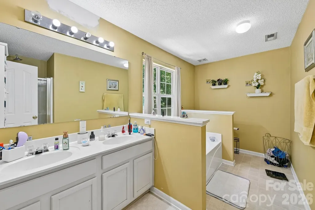 9338 Golden Pond Drive Charlotte NC 28269