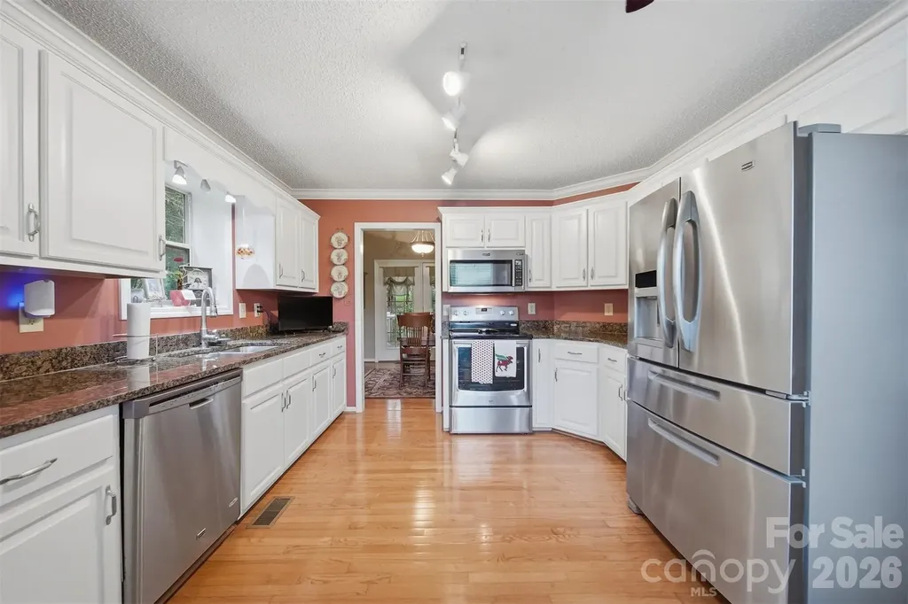 5666 Gold Creek Bay Drive Hickory NC 28601