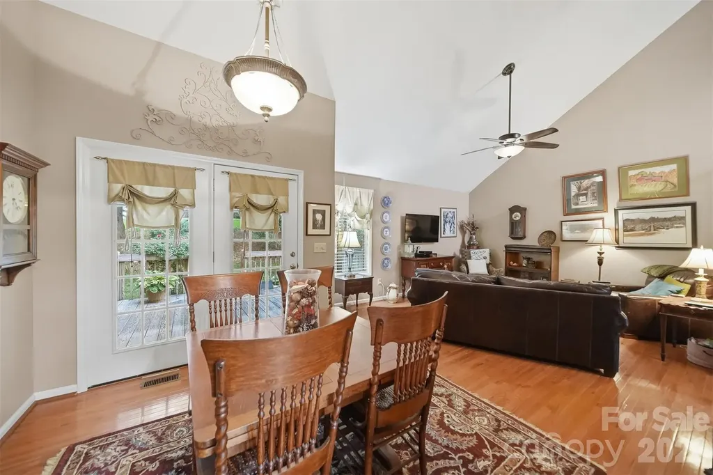 5666 Gold Creek Bay Drive Hickory NC 28601