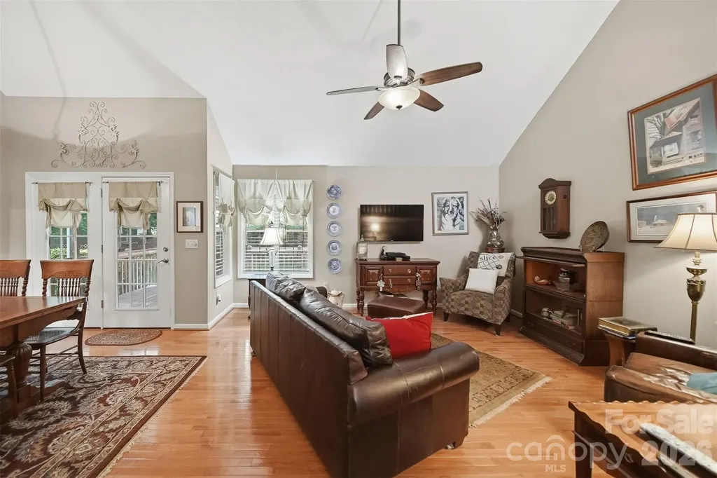 5666 Gold Creek Bay Drive Hickory NC 28601