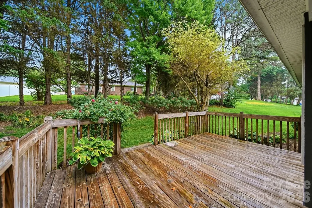 5666 Gold Creek Bay Drive Hickory NC 28601