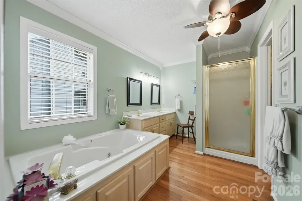 5666 Gold Creek Bay Drive Hickory NC 28601