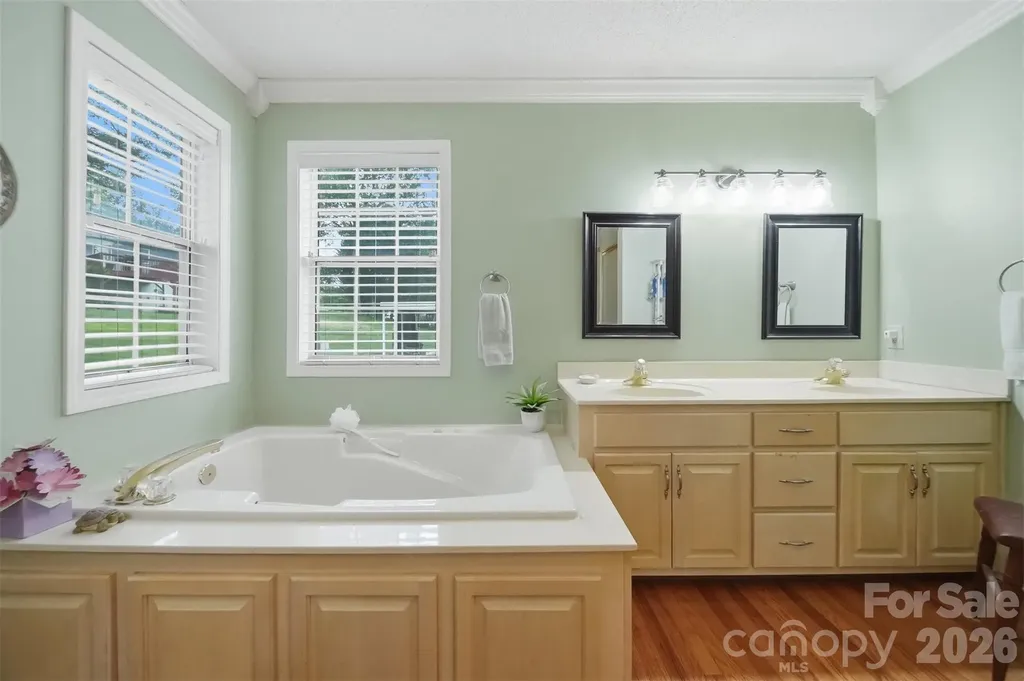 5666 Gold Creek Bay Drive Hickory NC 28601