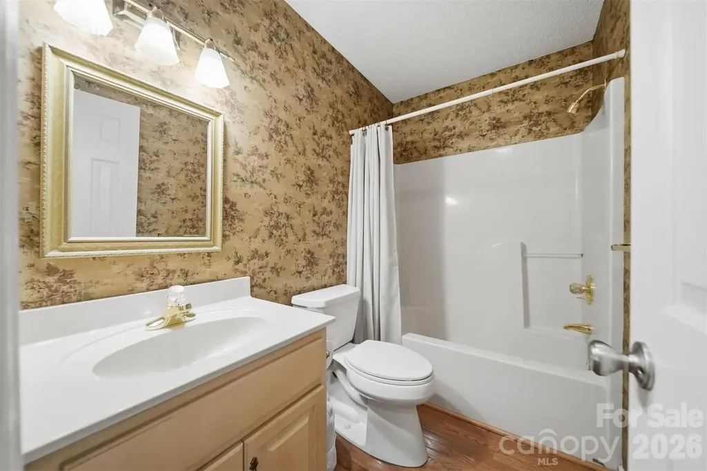 5666 Gold Creek Bay Drive Hickory NC 28601