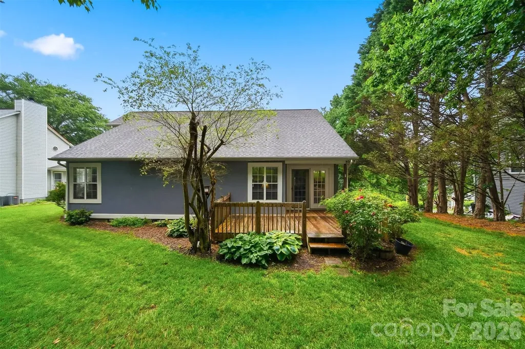 5666 Gold Creek Bay Drive Hickory NC 28601