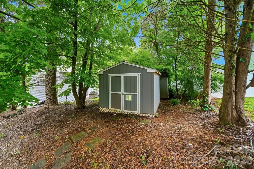 5666 Gold Creek Bay Drive Hickory NC 28601