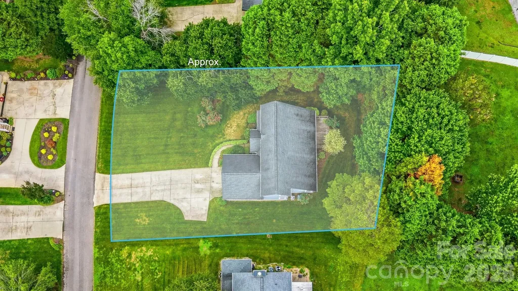 5666 Gold Creek Bay Drive Hickory NC 28601