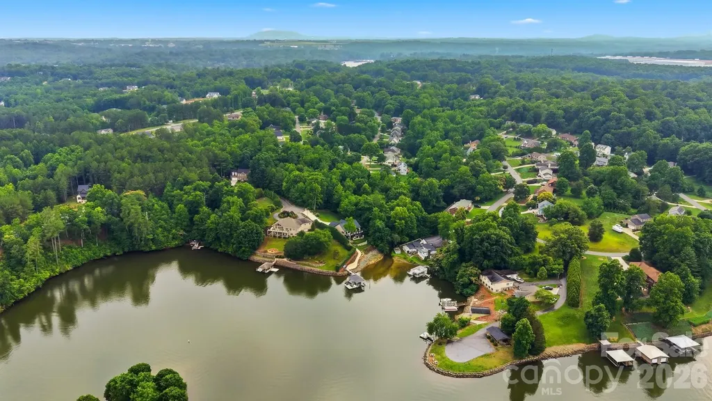 5666 Gold Creek Bay Drive Hickory NC 28601