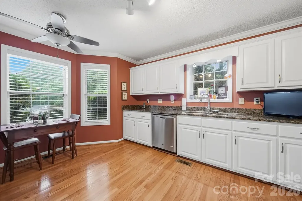5666 Gold Creek Bay Drive Hickory NC 28601