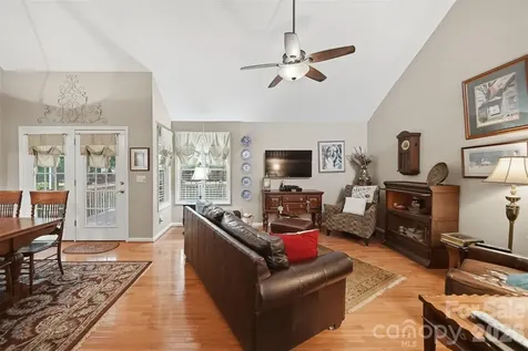 5666 Gold Creek Bay Drive Hickory NC 28601